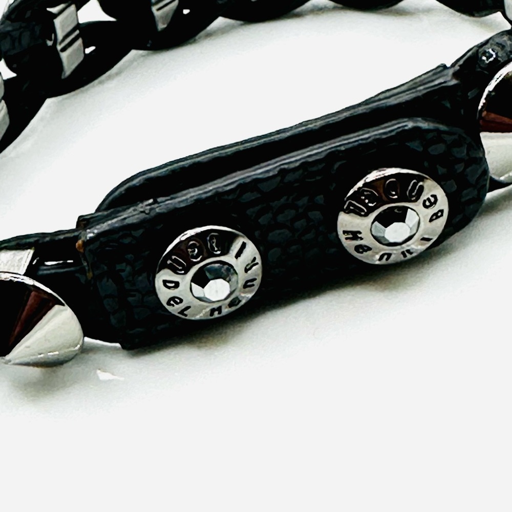 ๐ค HENRI BENDEL Vintage Studs & Logo Leather Bracelet.
Black & Silver - Picture 6 of 16